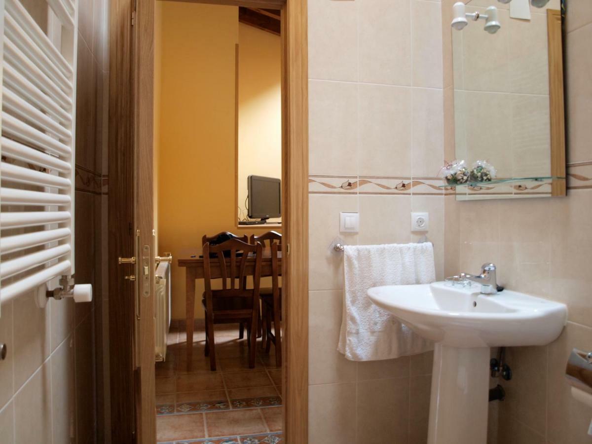 Vivienda Vacacional La Poza La Brana 利亚内斯 外观 照片